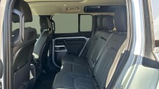 Land Rover Defender 3.0 D300 SE 110 5dr Auto Diesel Estate